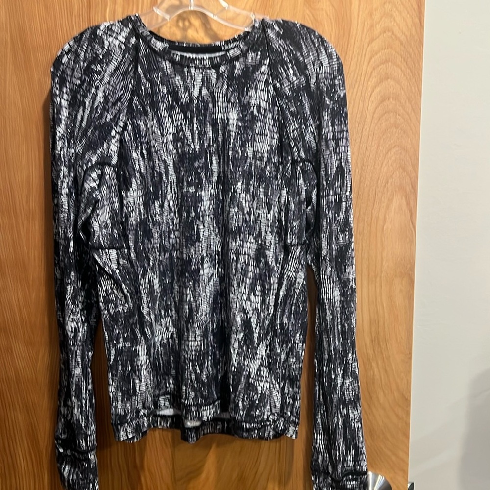 Lululemon workout top